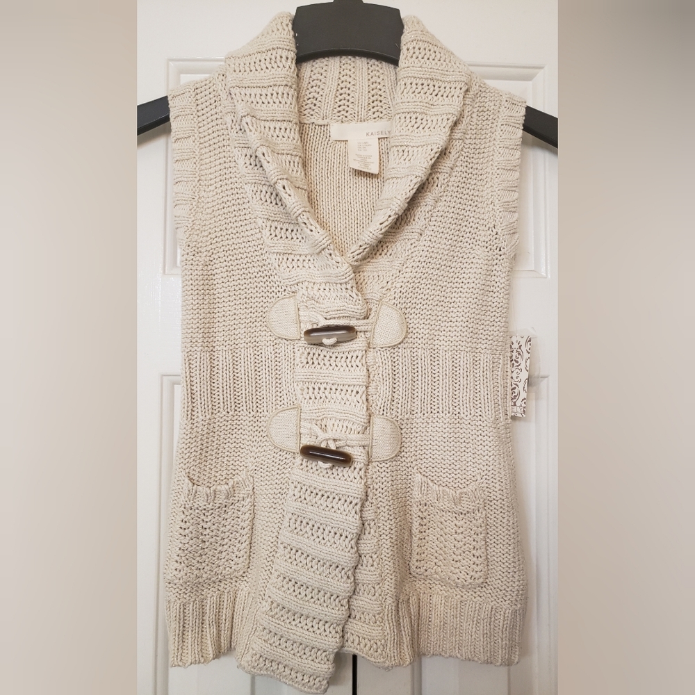 🍒Kaisely Cream Sweater Vest With Toggles NWT